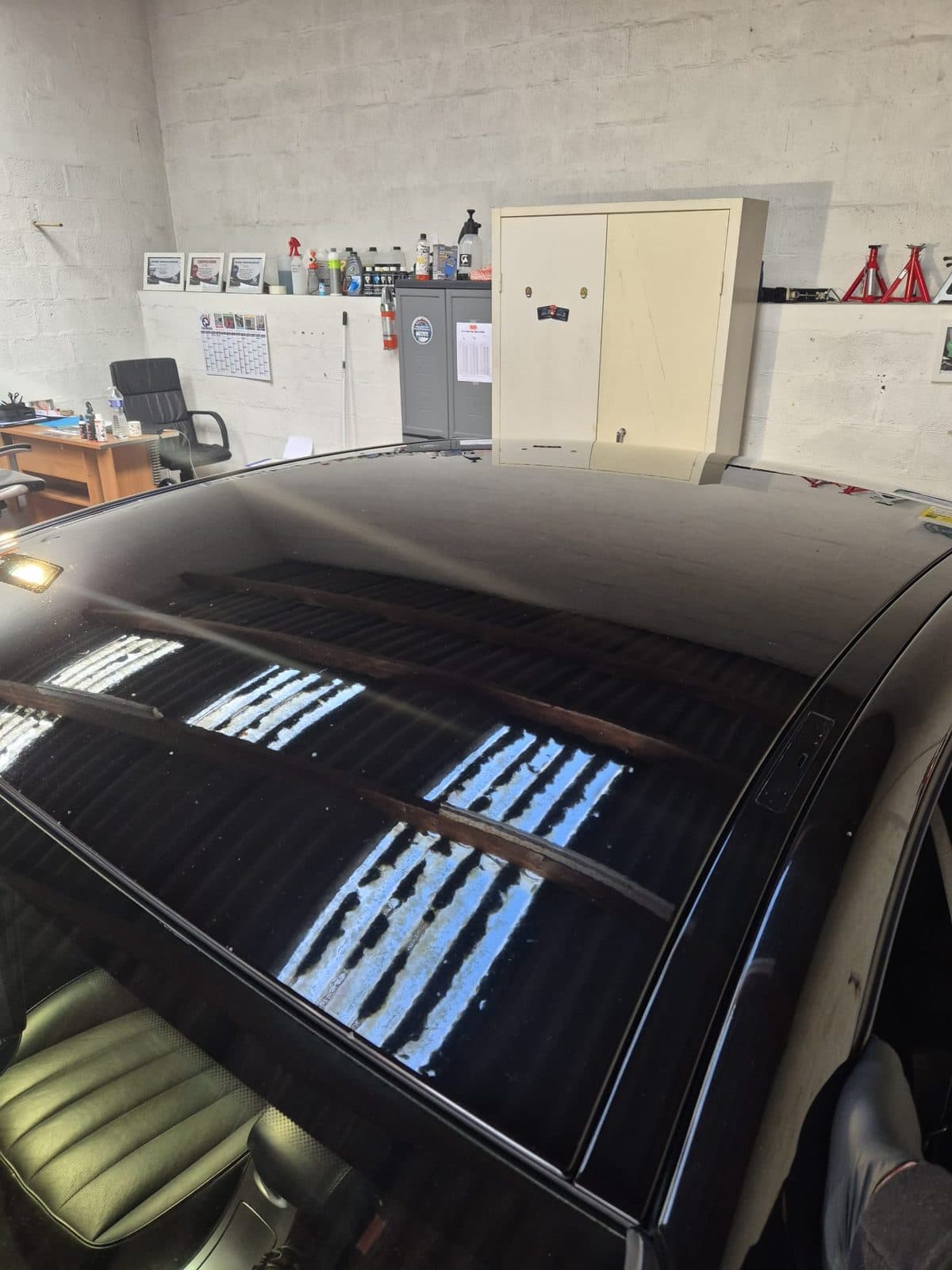 Après - Polissage toit carrosserie noire micro-rayures