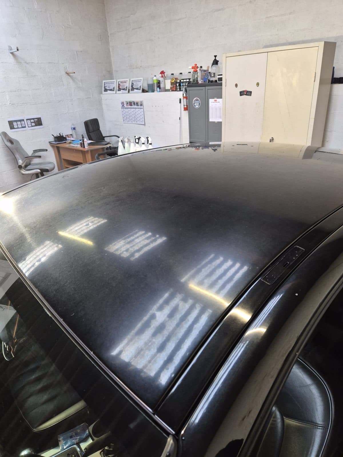 Avant - Polissage toit carrosserie noire micro-rayures