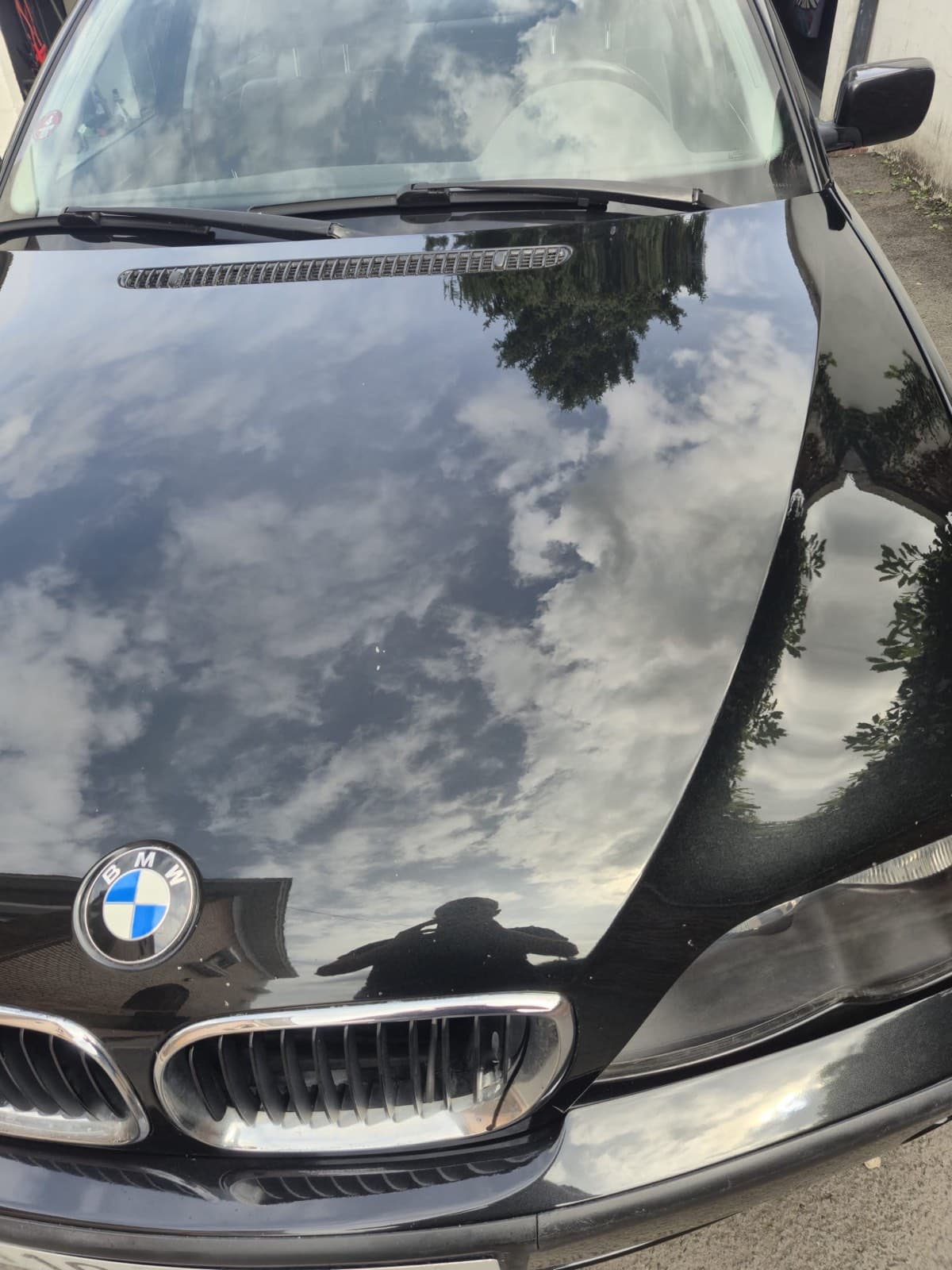 Après - Rénovation capot et pare-brise BMW
